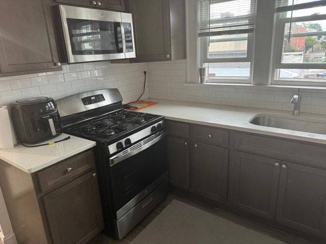 647 Anderson Ave, Unit 3 rear