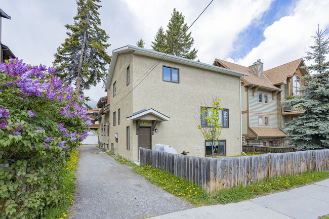 405 Marten St in Banff, AB - Building Photo - Building Photo