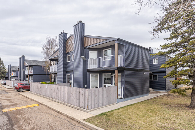 Spruce Ridge in Edmonton, AB - Building Photo - Primary Photo