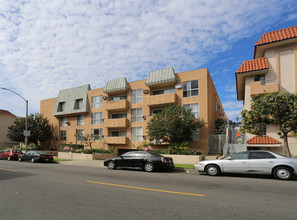 New Hampshire Avenue Apartments in Los Angeles, CA - Building Photo - Building Photo