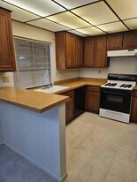 16572 Lorelei Ln in Tustin, CA - Building Photo