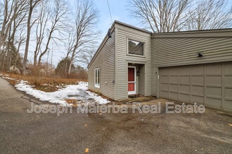 8 Honey Hill Ln in Lyme, CT - Building Photo - Building Photo