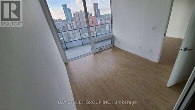 85-2585 Wood St in Toronto, ON - Building Photo - Building Photo