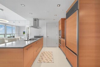 495 Brickell Ave, Unit 2411 in Miami, FL - Building Photo - Building Photo