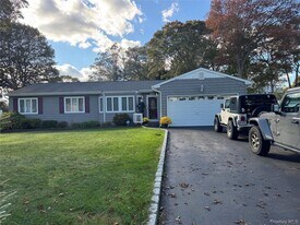 4 Henry Pl in Patchogue, NY - Building Photo