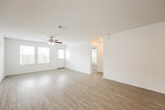 2415 Lake Hls in Canyon Lake, TX - Building Photo - Building Photo