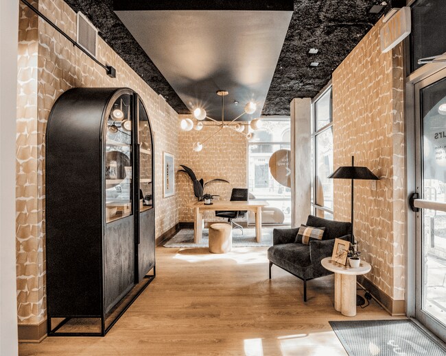 Yugo Austin Corner in Austin, TX - Foto de edificio - Building Photo