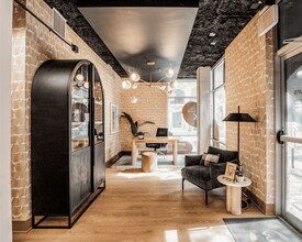 Yugo Austin Corner in Austin, TX - Foto de edificio - Building Photo