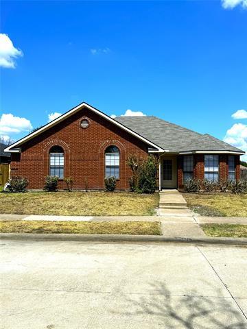 5202 Wood Creek Ln in Garland, TX - Building Photo