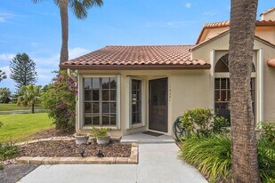 18551 Woodstream Dr in Boca Raton, FL - Building Photo