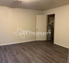 113 S Reagan St in Hamilton, TX - Building Photo - Interior Photo