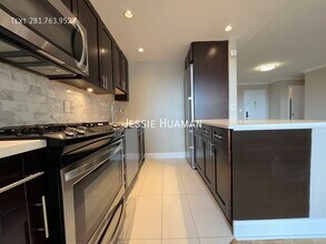 80 N Moore St in New York, NY - Building Photo - Building Photo