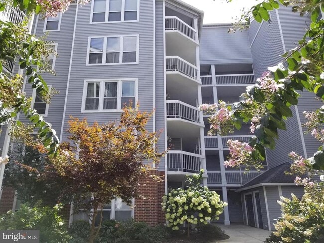 property at 3178 Summit Square Dr