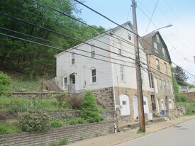 316 Beaver St, Unit 1st Floor in Leetsdale, PA - Building Photo