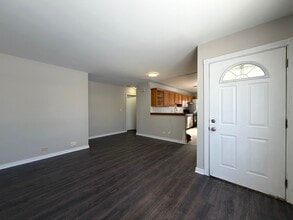 155 W Wayne Pl in Wheeling, IL - Building Photo - Building Photo