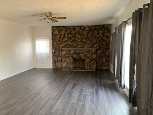 property at 943 W Grand Ave