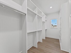 2592 W Tidwell Rd in Houston, TX - Building Photo - Building Photo