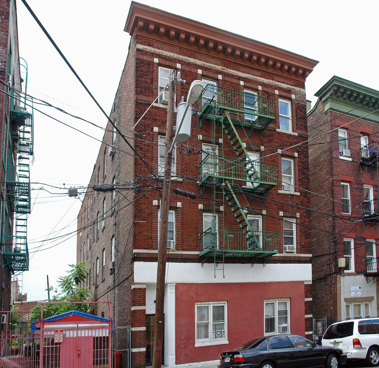 2209 Central Ave in Union City, NJ - Building Photo