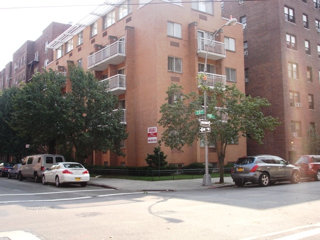 110-06 72nd Ave in Flushing, NY - Foto de edificio