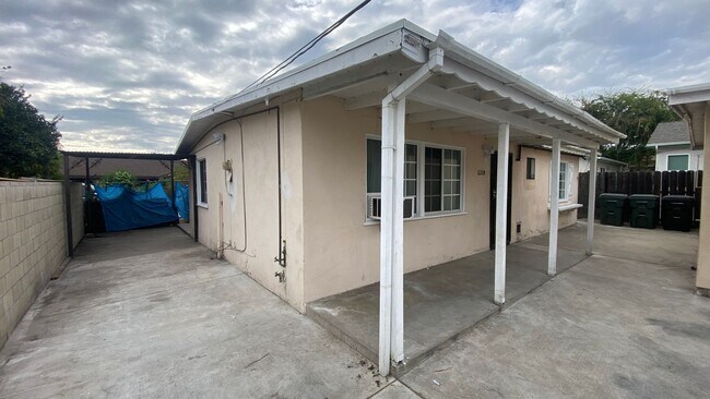 620 E Saxon Ave-Unit -APT B in San Gabriel, CA - Building Photo - Building Photo