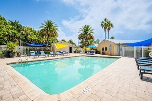 Coral Club Apartment Homes in Bradenton, FL - Building Photo
