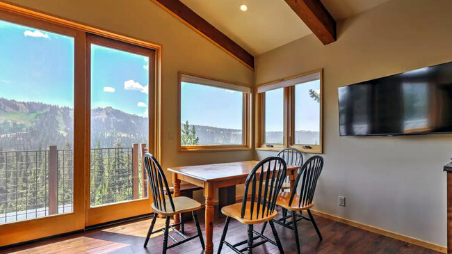 58330 Donner Summit Rd, Unit Sugar Bowl View Apartment in Norden, CA - Building Photo - Building Photo
