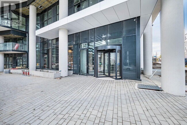 38 Annie Craig Dr in Toronto, ON - Building Photo - Building Photo