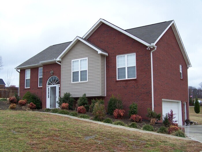 612 Green Fern Trail in Seymour, TN - Building Photo
