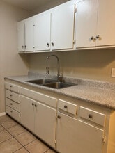 518 N Anna Dr in Anaheim, CA - Foto de edificio - Building Photo