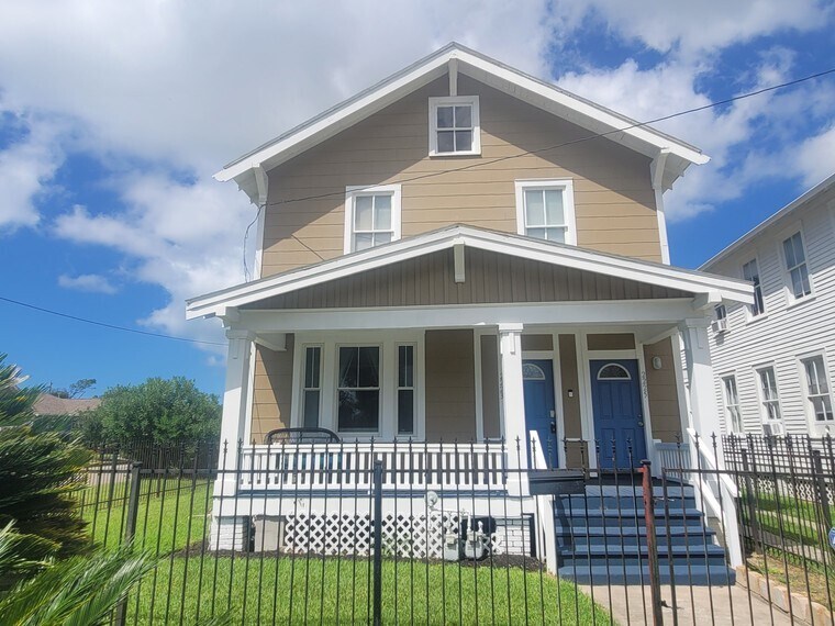 2225 35th St in Galveston, TX - Building Photo