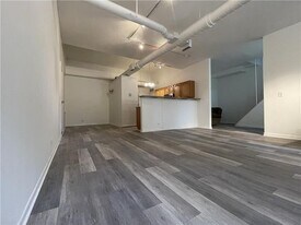 1844 W Henderson St in Chicago, IL - Building Photo