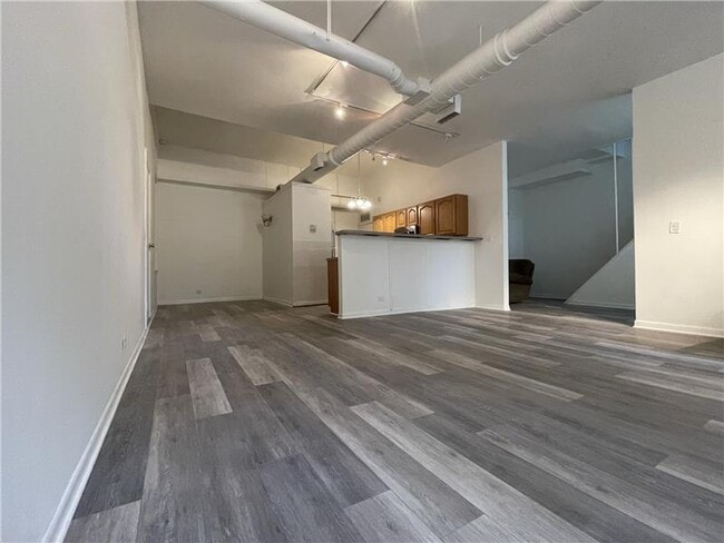 property at 1844 W Henderson St