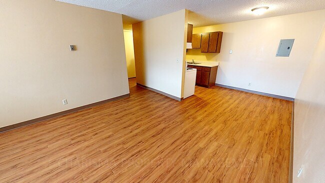 2401 E Irwin St in Pierre, SD - Building Photo - Building Photo