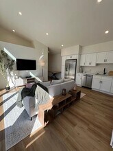 233 Ashland Ave, Unit I in Santa Monica, CA - Building Photo - Building Photo