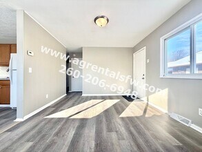 401 Dalgren Ave in Fort Wayne, IN - Foto de edificio - Building Photo