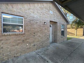 121 Cambridge Dr in Saginaw, TX - Building Photo