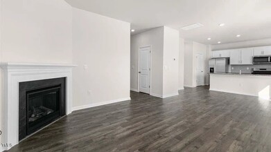 408 Ashley Run in Sanford, NC - Foto de edificio - Building Photo