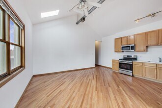 1446 W Chicago Ave, Unit 4E in Chicago, IL - Foto de edificio - Building Photo