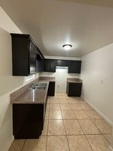 1602 E 92nd St in Los Angeles, CA - Foto de edificio - Building Photo