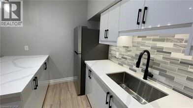 69 E Main St in Welland, ON - Building Photo - Building Photo