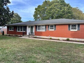 708 Cave Mill Rd in Bowling Green, KY - Building Photo