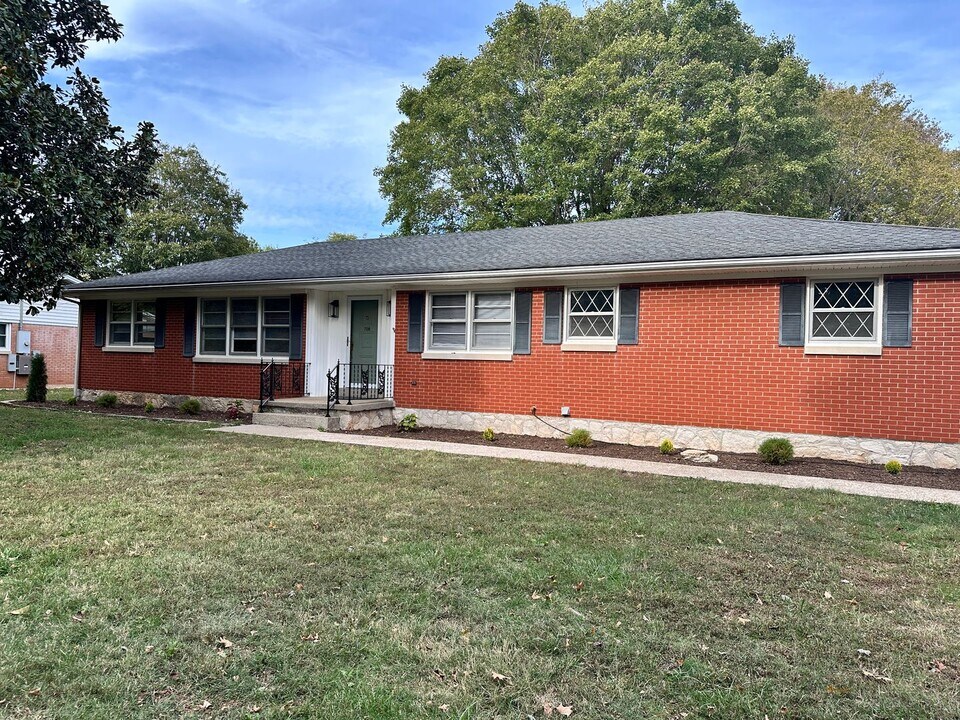 708 Cave Mill Rd in Bowling Green, KY - Building Photo