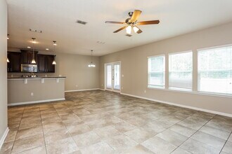 646 Drysdale Dr in Orange Park, FL - Foto de edificio - Building Photo