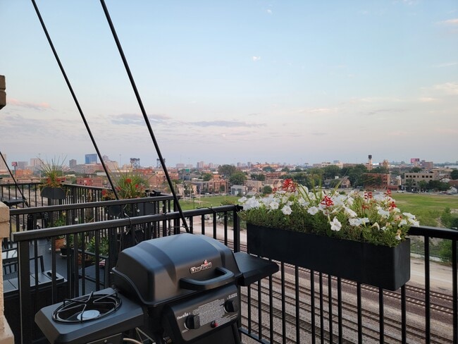 1524 S Sangamon St, Unit 711 in Chicago, IL - Foto de edificio - Building Photo