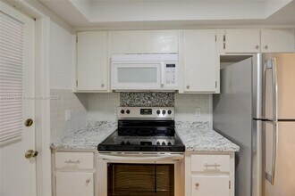 2471 SW 82nd Ave in Davie, FL - Building Photo - Building Photo