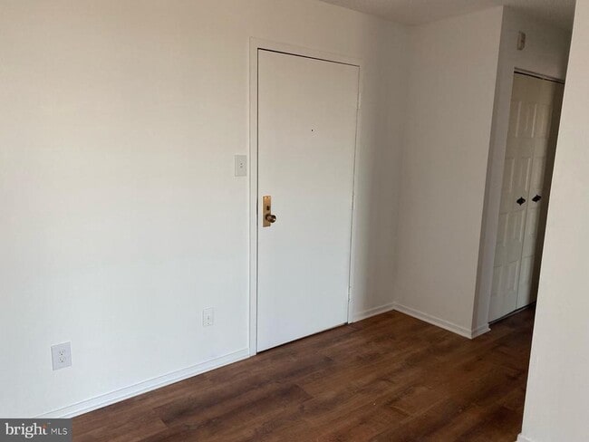 2311 Pimmit Dr in Falls Church, VA - Building Photo - Building Photo