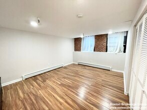 45 Hemenway St, Unit 26 in Boston, MA - Building Photo - Building Photo