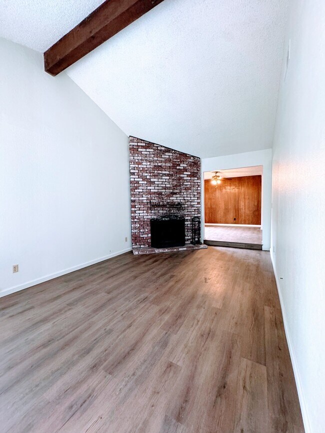 property at 2441 Larkspur Ln