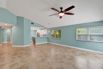 8820 Woodside Ct in Davie, FL - Building Photo - Building Photo