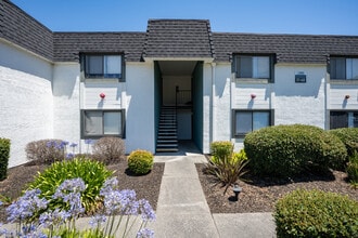 The Lenox in Rohnert Park, CA - Foto de edificio - Building Photo